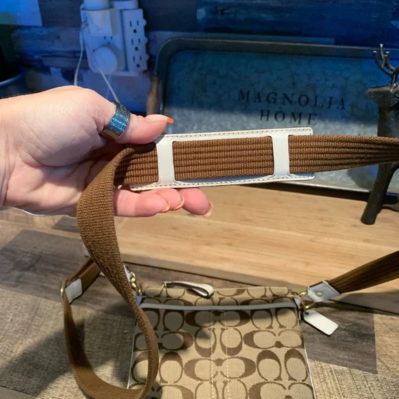 Like new Coach crossbody - Picture 8 of 11